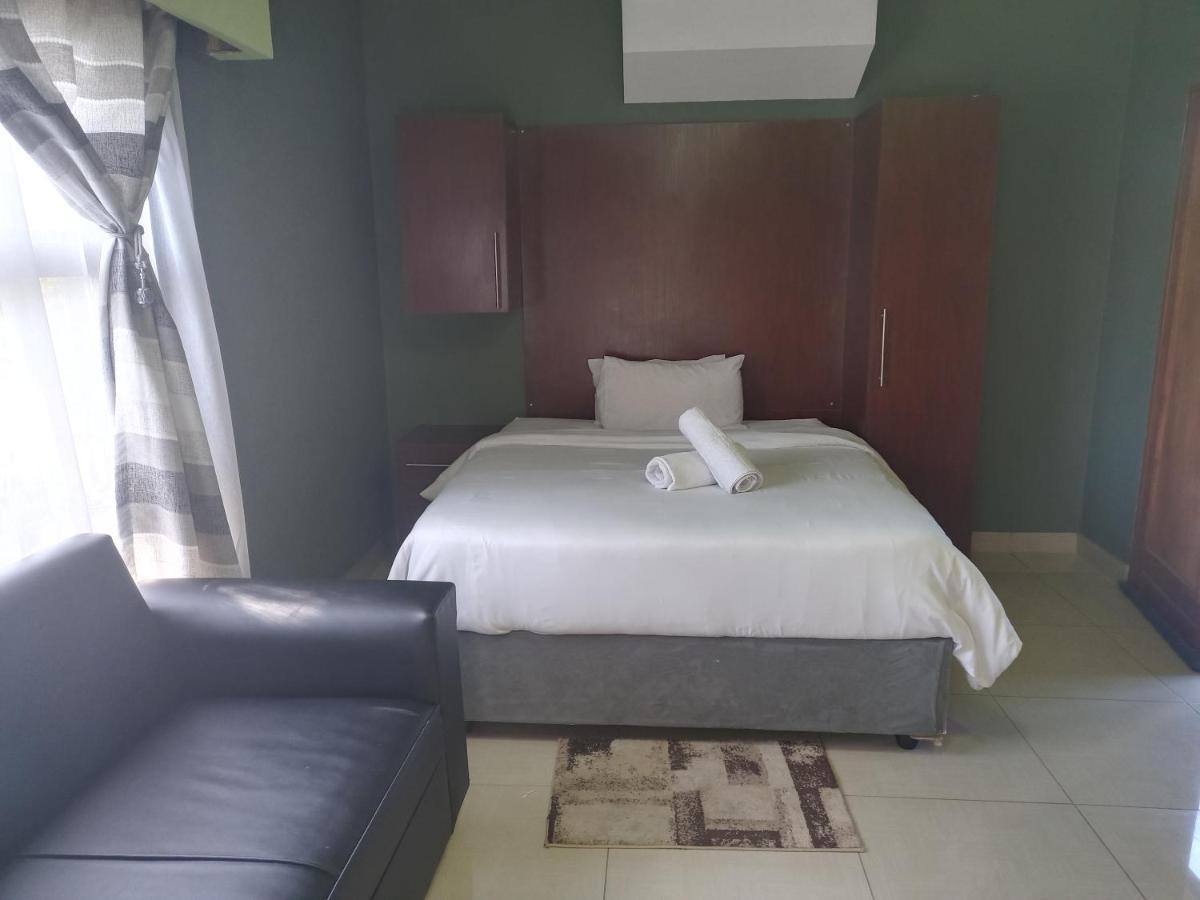 Wise Bird Guest House Roodepoort Eksteriør billede