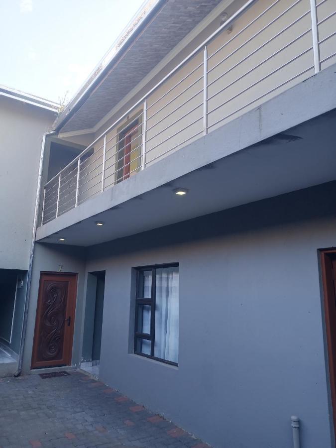 Wise Bird Guest House Roodepoort Eksteriør billede