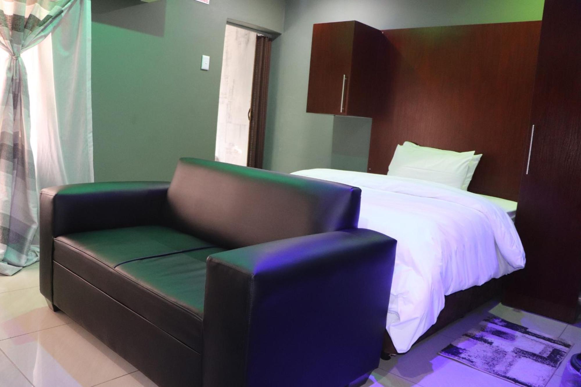 Wise Bird Guest House Roodepoort Eksteriør billede